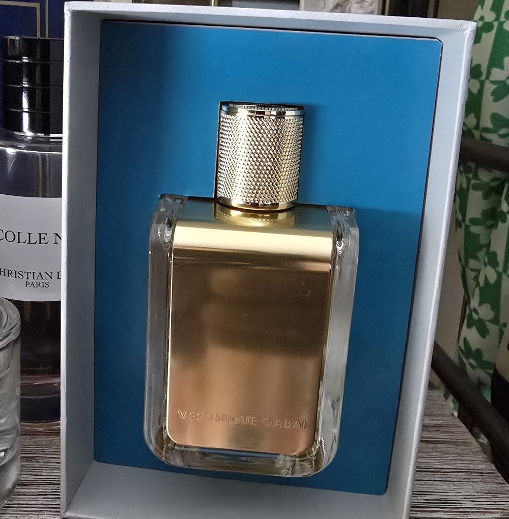 Women’s Gold Eau de Parfum Bottle- DELICES DES BOIS - Picture 2 of 5